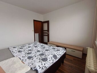 Na predaj priestranný a slnečný 2,5-izbový byt na Novohradsk - 6