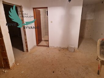 Na predaj dom vhodný ako investícia len 180m od mora v Chorv - 6