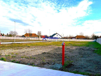 NA PREDAJ - stavebný pozemok B1 - 736m2 v Zemianskej Olči - 6