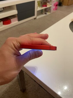 Predám iPhone 12 red 64 gb - 6