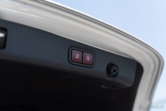 Mercedes-Benz E trieda Sedan 220 d 4MATIC A/T -ODPOČET DPH- - 6