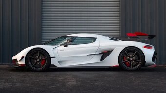 Koenigsegg Jesko Attack, Crystal White & Draco Red - 6