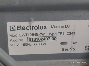 Predám minimálne používanú pračku Electrolux zvrchu - 6