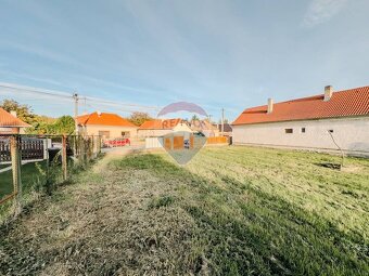 Stavebný pozemok pre rodinný dom/bytovú výstavbu - 2410 m2 - 6