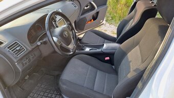 Toyota Avensis Combi, M6, 2013 - 6