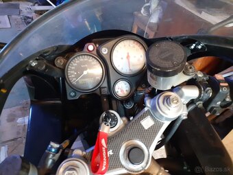 Honda vtr 1000 - 6