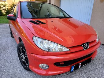 Peugeot 206 - rok výroby 2008 - 112 000 Km - 1,4 benzín - 6