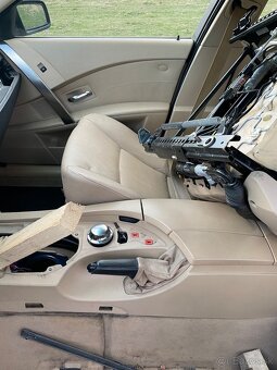 Predám rozpredám karosériu bmw e60 530d - 6