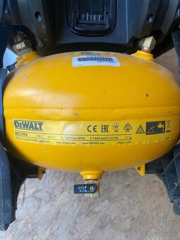 Dewalt AKU kompresor DCC1054 - na náhradné diely - 6