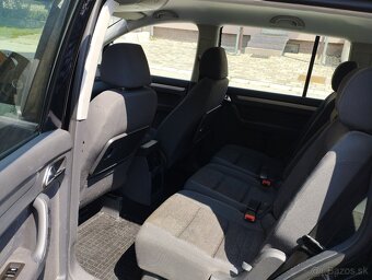Volkswagen Touran - 6