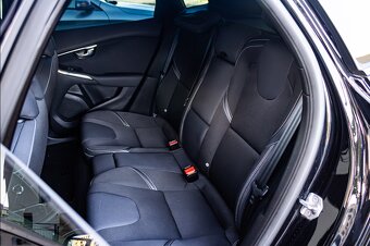 Volvo V40 D3 2.0L 110kW Momentum / LED Svetlá / - 6
