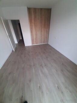 2i čiastočne zariadený byt s balkónom, staré sídlisko Priev - 6