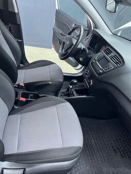 Hyundai i20 Hatchback 61.8kw Manuál - 6