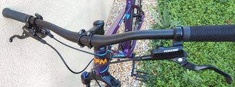 Exkluzívny karbónový horský bicykel CFM - 6