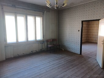 Budova s veľkým potenciálom v centre Modrého Kameňa - 6