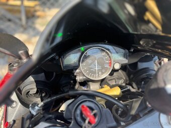 Yamaha YZF-R1 (2006) - 6