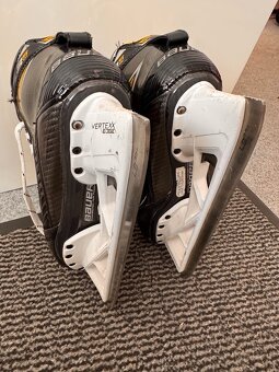 BRANKÁŘSKÉ BRUSLE BAUER SUPREME 3S PRO vel. 42/7EE - 6
