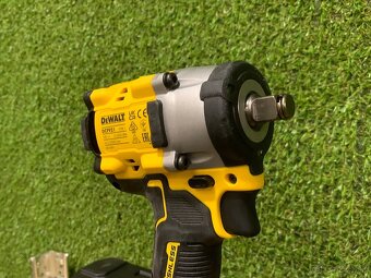 DeWALT DCF921NT Aku rázový uťahovák 1/2" (18V/406Nm/bez aku - 6