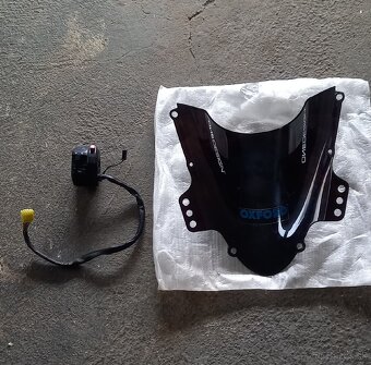 Čierne plexi vypínač,prepínač suzuki gsxr 1000 k5,k6,k7 - 6