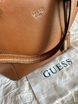 Hneda kozenna kabelka Guess - 6