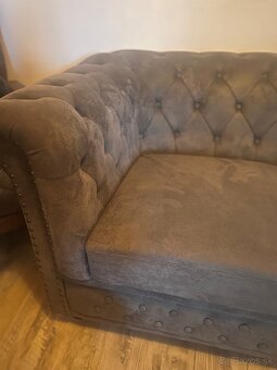 Predám trojmiestnu sedačku/gauč chesterfield - 6