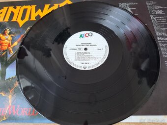 Lp MANOWAR-  Fighting The World - 6