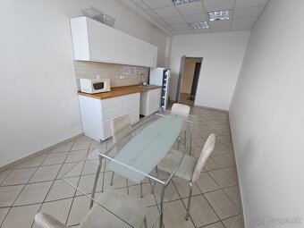 Prenájom kancelárskych a prevádzkových priestorov s parkovan - 6