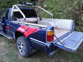 Mazda B2500 4W 2,5 D - 6