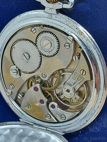Predám funkčné strieborné starožitné vreckové hodinky Robert - 6