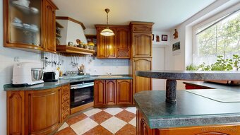 Výnimočný 6-izbový rodinný dom na pozemku 2 200 m² s veľkou - 6
