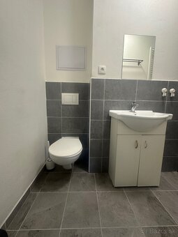 Apartmán s výhľadom na zeleň len 3 minúty od centra BB 🌿 - 6