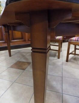 Elegantný jedálenský stôl - 6