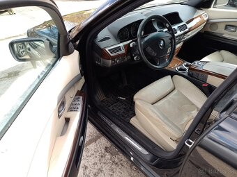 BMW 750i V8 4,8L  238 000km - 6