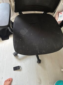 2 kancelaťrske stolicky plus stol - 6