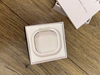 Predám AirPods 4 - 6
