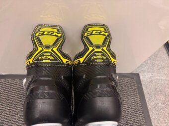 brusle CCM 9355  vel. 42/7 D - 6