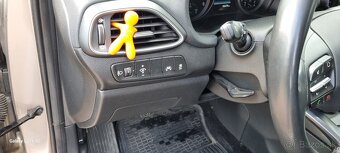 Hyundai i30 1.4 T- GDi Family - 6