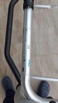 Pomocne choditko a mobilne WC - 6