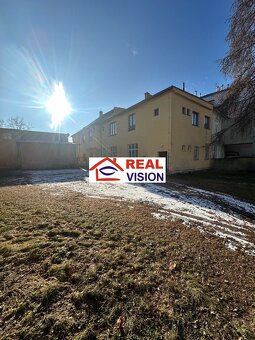 Predaj obchodno administratívna budova Poprad, Námestie Svät - 6