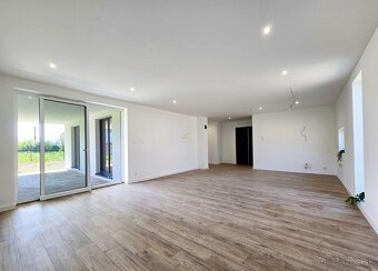 NOVÝ 4i RD 112 m² s terasou 27 m² + 600 m² pozemkom / Ďurkov - 6