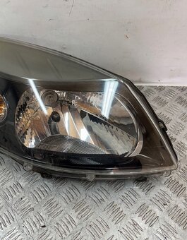 Dacia Sandero I 2008- 2012 ľavé a pravé svetlo Cena za ks - 6