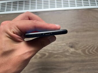 Apple iPhone XR 64 Gb - 6