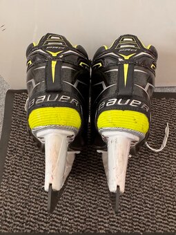 BRANKÁŘSKÉ BRUSLE BAUER PRO, VEL. 43/8 FIT2 NOVÉ NOŽE - 6