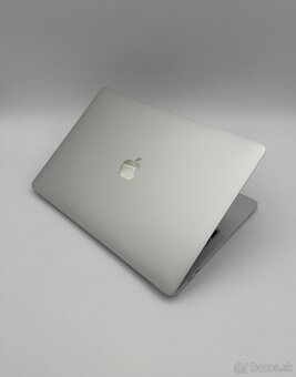 MacBook Pro 13" 2020 8/256GB Silver (100% Batéria) + ZÁRUKA - 6