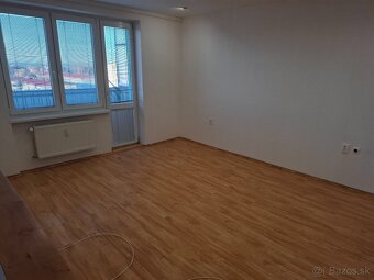 Prenajmem 2-izbový byt v Senici - 6