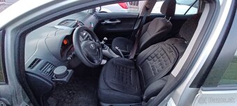 Toyota auris 1.33 - 6