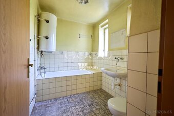Na predaj: Jedinečný stavebný pozemok so starším rodinným do - 6