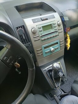 Predám Toyota Corollu Verso - 6