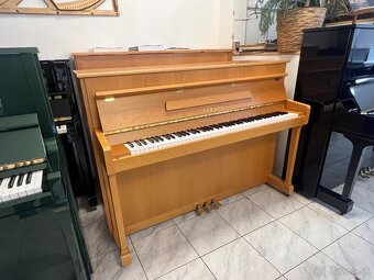 Anglická Yamaha P110N v záruce, včetně klavírní židle. - 6
