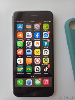 Apple iPhone SE 2020 - 6